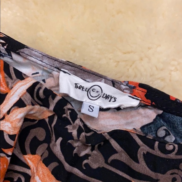 Crop top right sleeve with flowie top - Picture 2 of 3